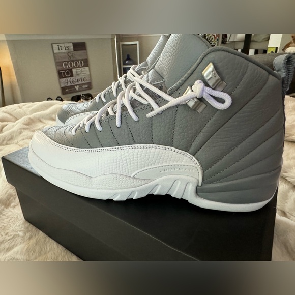 Jordan Retro 12 Stealth - Picture 8 of 16
